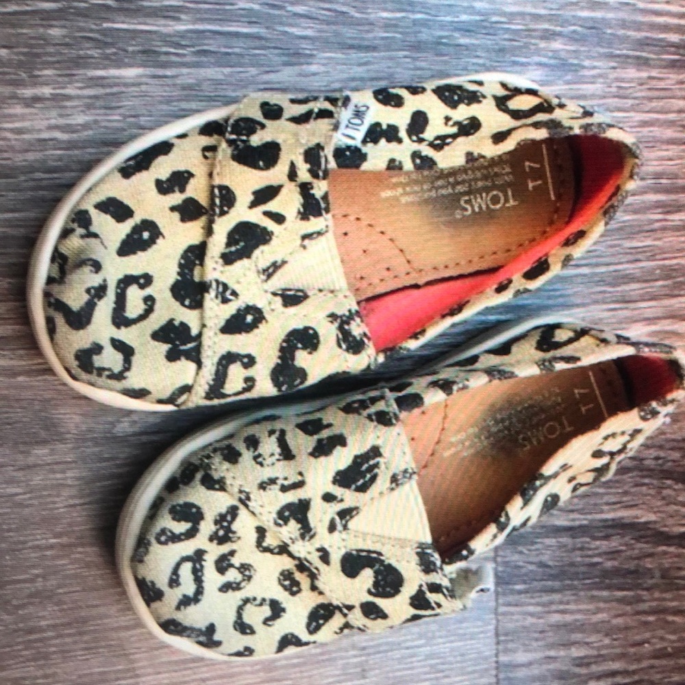 Toms leopard print Velcro shoes